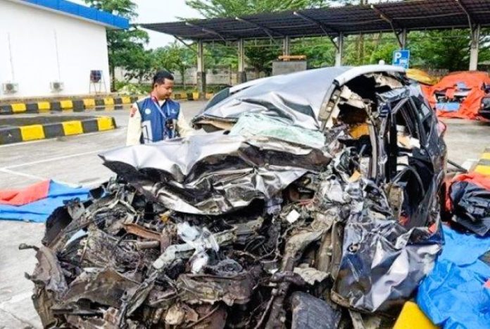 Detik-Detik Mobil BR-V Lawan Arah dan Tewas Tabrakan