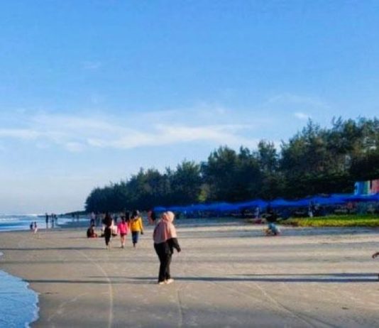 Wisatawan Asal Kota Lubuklinggau Apresiasi Penataan Pantai Panjang oleh Wali Kota Bengkulu
