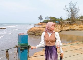 Wisatawan Asal DKI Jakarta Kagumi Wisata Pantai Sungai Suci Bengkulu