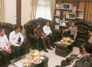 Perkuat Sinergi, Kapolda Cek Kendaraan dan Senjata Polres Benteng