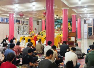 Rangkaian Waisak 2569 TB, Umat Buddha Laksanakan Puja Bakti Waisak di Bengkulu