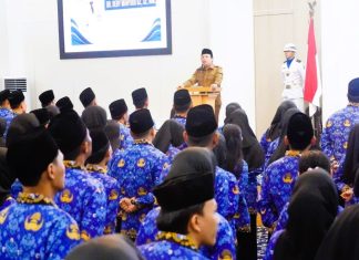 Walikota Bengkulu Serahkan SK CPNS: “Kita Ini Pegawai, Tidak Ada Hari Libur”