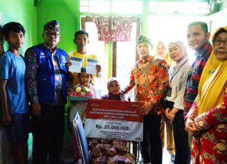 Walikota Bengkulu Serahkan Bantuan Rp 25 Juta untuk Korban Kebakaran di Pondok Besi
