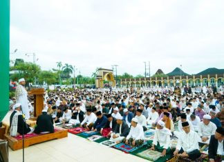 Salat Idul Adha di Masjid Baitul Izzah, Gubernur Helmi Ajak Teladani Nabi Ibrahim dan Peduli Sesama