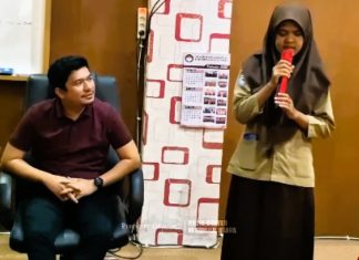 Luar Biasa Bupati Satu Ini, Beri Beasiswa Kuliah kepada Penyanyi Tunanetra Berprestasi