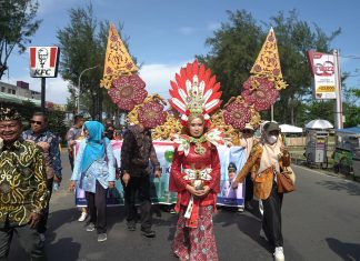 Karnaval Batik Besurek Meriahkan Festival Tabut 2025, Gaungkan Warisan Budaya Bengkulu