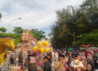 Hari Kedelapan Festival Tabut 2025 Meriah, Ribuan Warga Padati Pantai Panjang Bengkulu