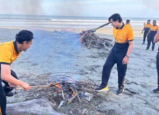 Bhakti Jumat Bersih, Polda Bengkulu Gelar Aksi GEMPAR di Pantai Zakat