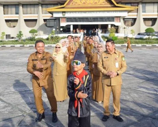 Bocah Penari Pacu Jalur Rayyan Dikha Resmi Jadi Duta Pariwisata Riau