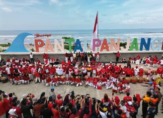 Bengkulu Catat Rekor MURI, 10.000 Pohon Kelapa Ditanam di Pantai Panjang