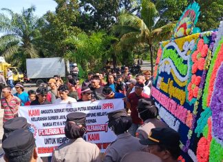 Serikat Pekerja Putra Bengkulu Gelar Aksi Damai Tuntut Kesempatan Kerja di Gudang Alfamart