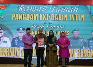 Pisah Sambut Korem 041/Gamas, Brigjen Rachmad Zulkarnaen Resmi Serahkan Tongkat Komando