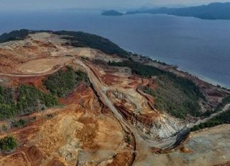 Mengapa Rakyat Tetap Miskin di Negeri Kaya?