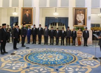 Prabowo Resmi Lantik Djamari Chaniago Menko Polkam dan Erick Thohir Menpora
