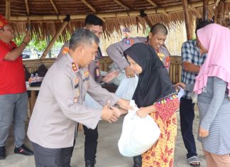 Jumat Berkah dan Jumat Curhat Kapolda Bengkulu bersama Masyarakat dan Nelayan di Teluk Segara
