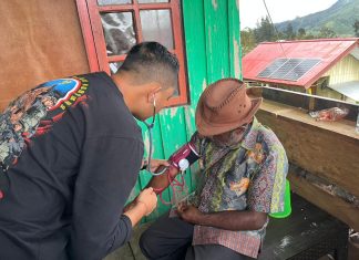 Satgas Ops Damai Cartenz Gelar Pemeriksaan Kesehatan dan Interaksi Humanis Bersama Masyarakat Sinak