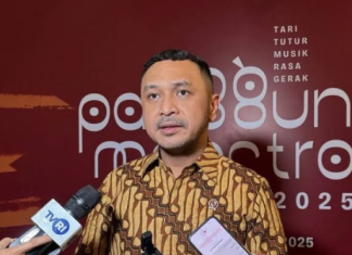 Wamenbud Terima Gelar Adat dari Kerajaan Bone, Komit Revitalisasi Museum dan Taman Budaya