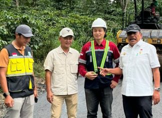 Jalan Simpang Air Lang – Desa Pelalo Hampir Mulus, Wagub Mian Ajak Petani Kopi Pakai Mobil