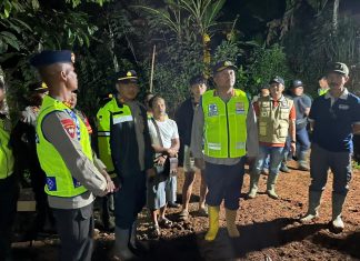 Polri Kerahkan 155 Personel, 4 Anjing Pelacak, dan Perkuat Operasi SAR Longsor Cibeunying 21 Warga Tertimbun