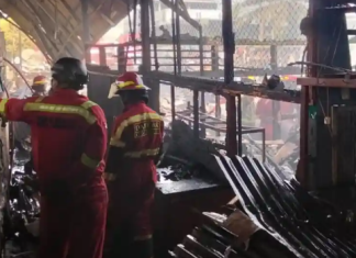 Kebakaran Hebat Hanguskan 30 Kios di Pasar Karmia Jaya Bengkulu