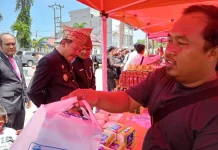 Bupati Bengkulu Selatan Buka Pasar Murah HUT ke-77, Warga Antusias Berburu Sembako