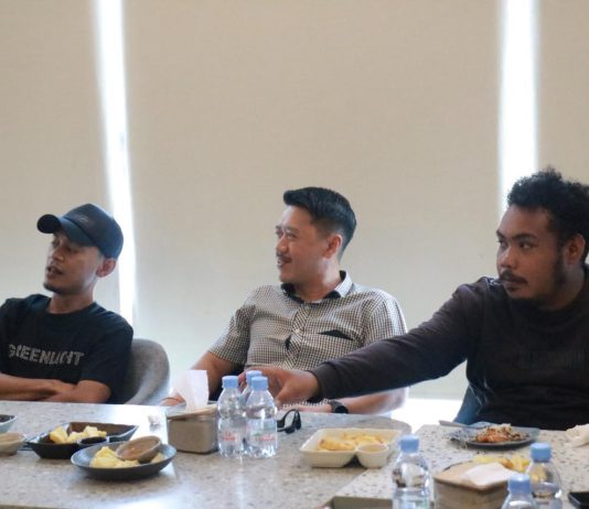 Perkuat Sinergi Informasi, Satgas Damai Cartenz Jalin Silaturahmi dengan Wartawan di Timika