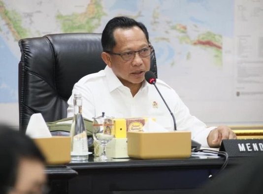 Mendagri Dorong Gubernur Beri Insentif Pajak Kendaraan Listrik